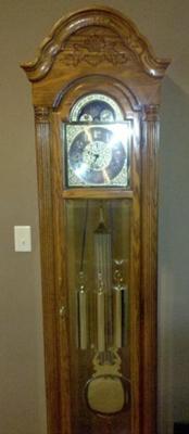 howard-miller-grandfather-clock-chimes-and-strikes-two-minutes-early-21315263